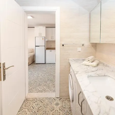 Central With Refreshing Interior Design In 穆拉
