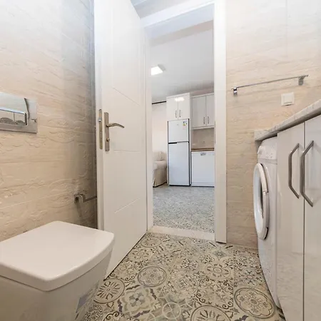 公寓 Central With Refreshing Interior Design In 穆拉